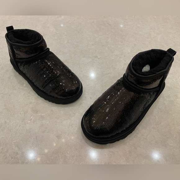 UGG® 1151616 Women's Classic Ultra Mini Mirror Ball Cold Weather Boot Size 7 - Picture 3 of 14